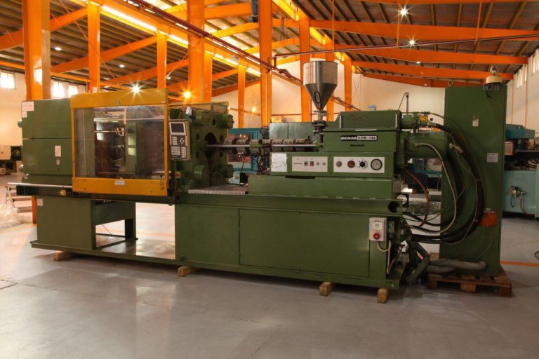 دستگاه تزریق پلاستیک demag