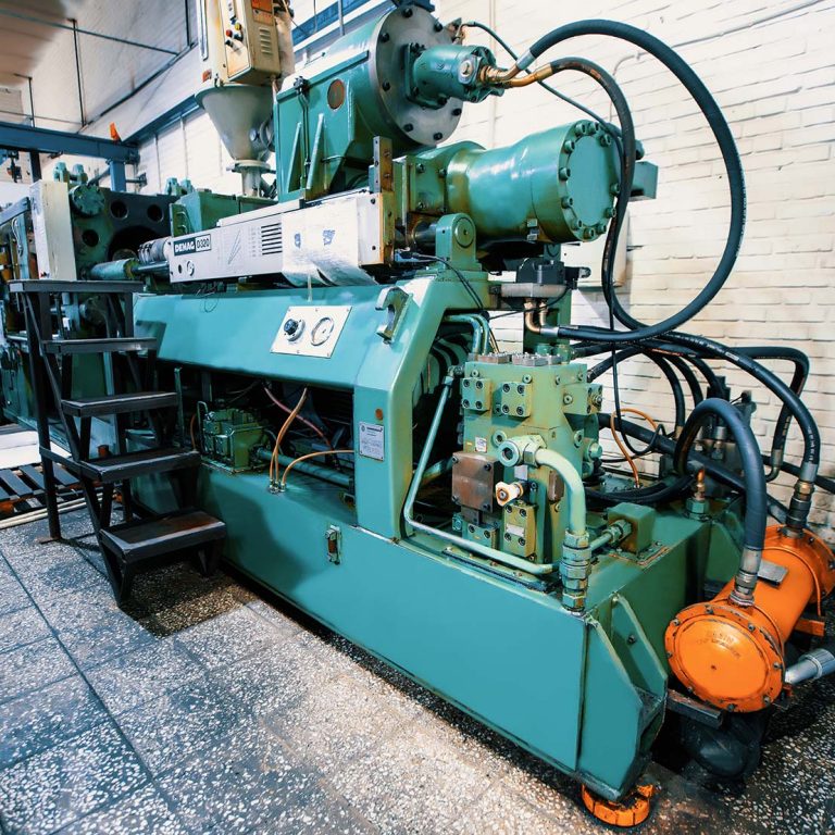 دستگاه تزریق پلاستیک DEMAG